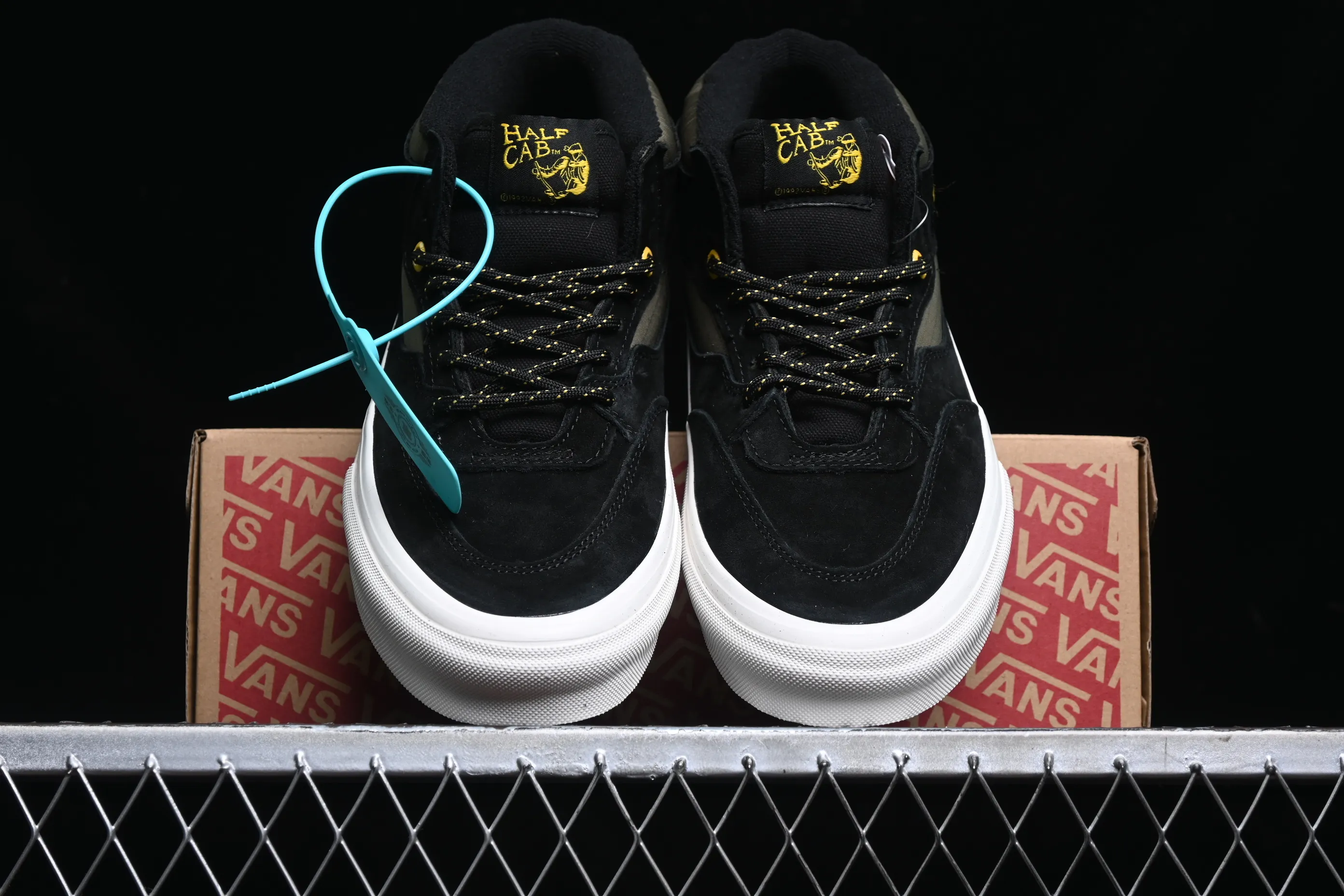 All categories Vans Vans series Vans Mid Vans China Vans Half Cab Pro Vans official retro casual simple versatile skateboard shoes VN0A38CP0QG